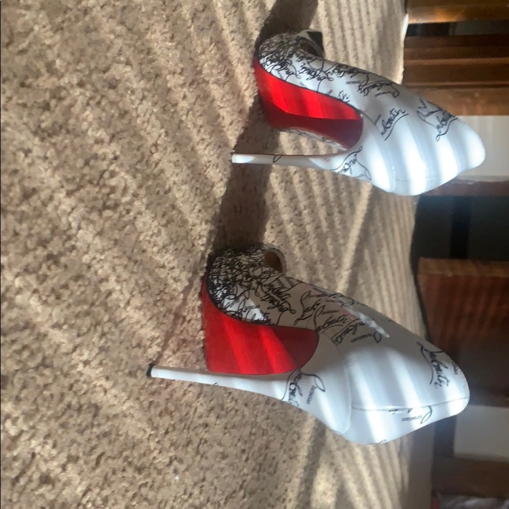 Red bottoms - Picture 4 of 4